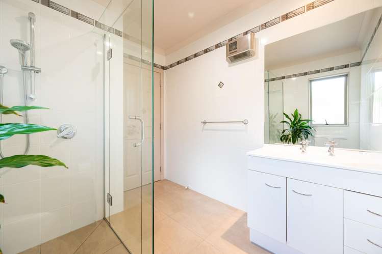 16 Delta Mews Place Clive_8