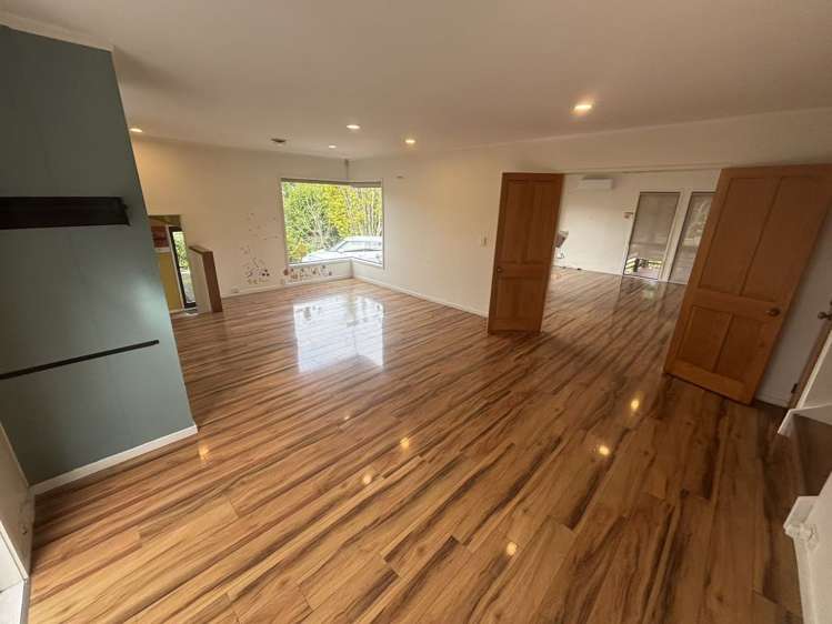 9 Greenvalley Rise Glenfield_23