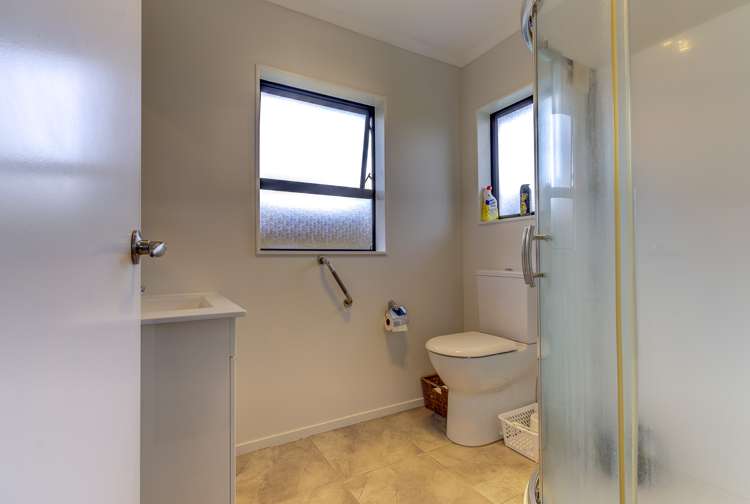 97 Farnborough Drive Grandview Heights_16