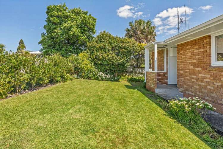 18 Bristol Avenue Brookfield_15