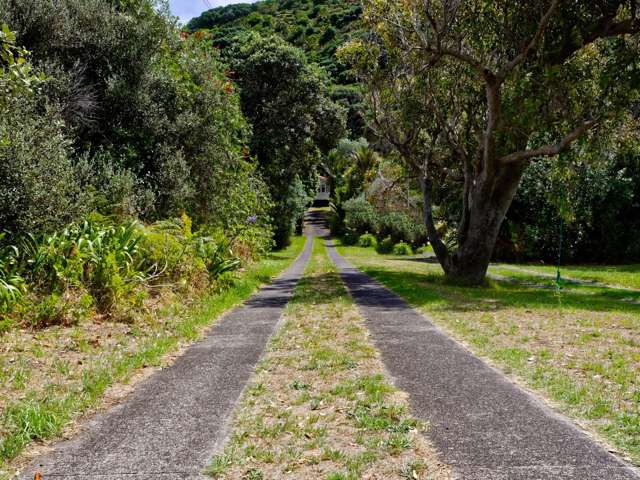 112 Garden Road Piha_4