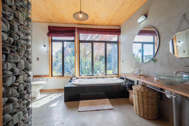 225 Whitestone Road Te Anau Surrounds_16