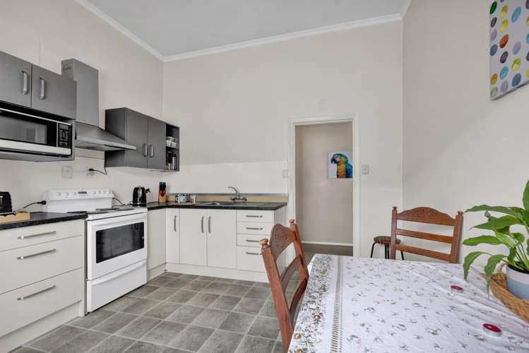 84 and 84a Argyle Street Hawera_6