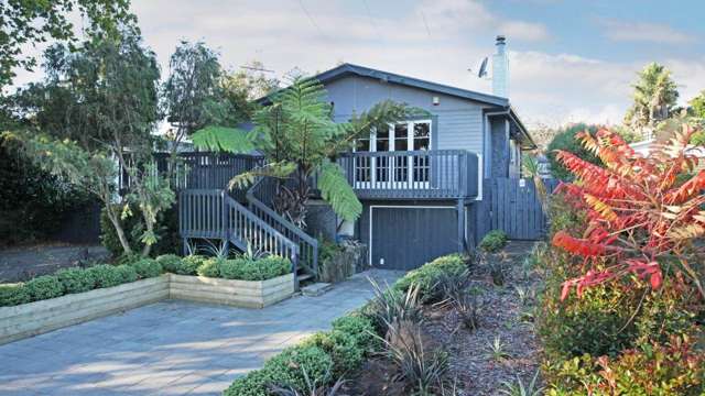 Lovely 3 bedroom, 2 bathroom family home in a ...