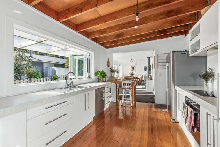 32 Karekare Road Karekare_11