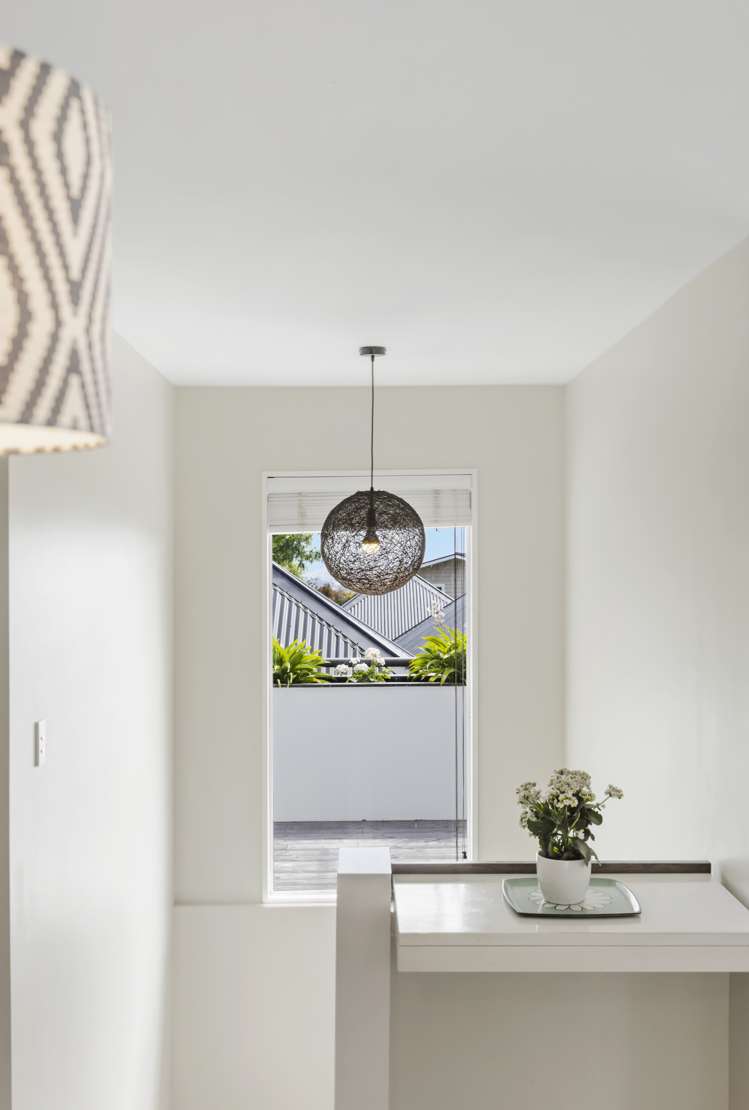 2/135 Soleares Avenue Mount Pleasant_13