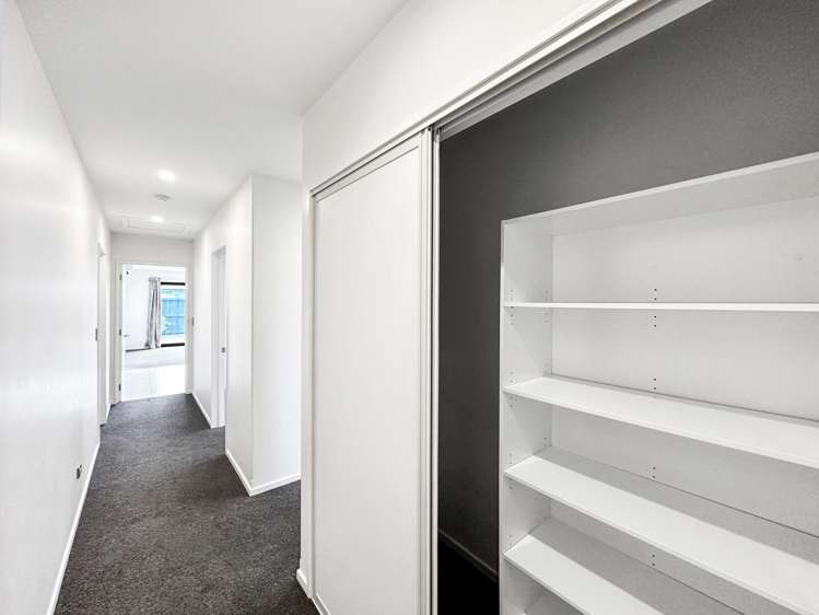 97 Faringdon Boulevard Rolleston_9