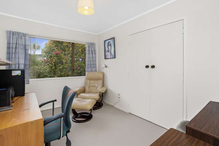 8 Paisley Street Mellons Bay_9