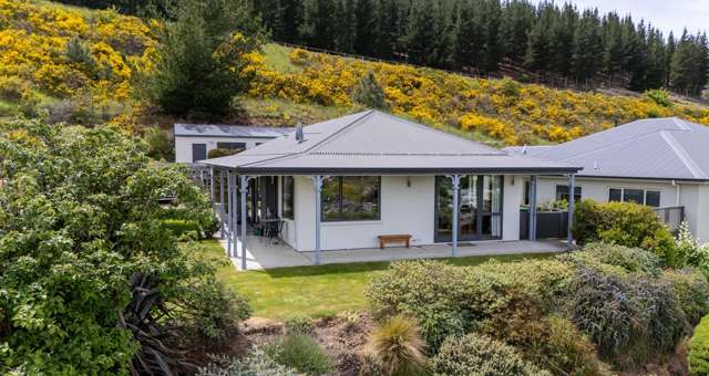 Elevated Views & Easy Living In Beautiful Clyde