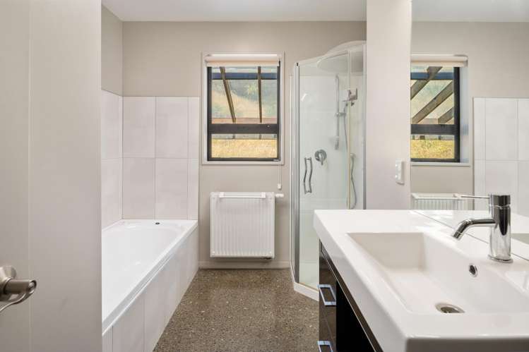 528 Oyster Bay Marlborough Sounds_17