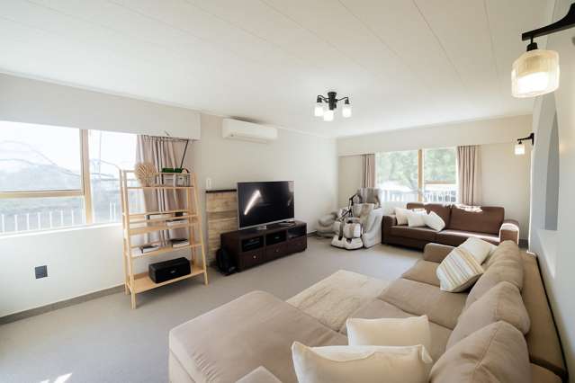 Vendors Relocating, Spacious Family Living