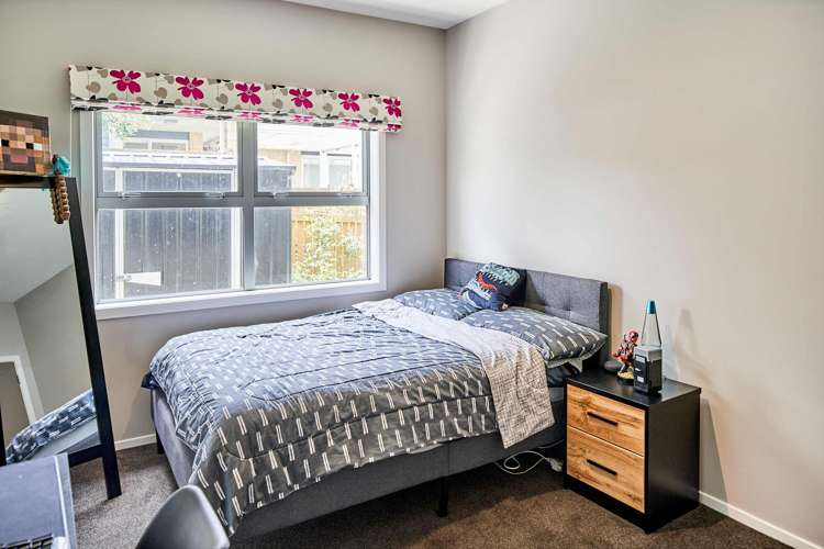 25 Paparoa Crescent Aotea_12