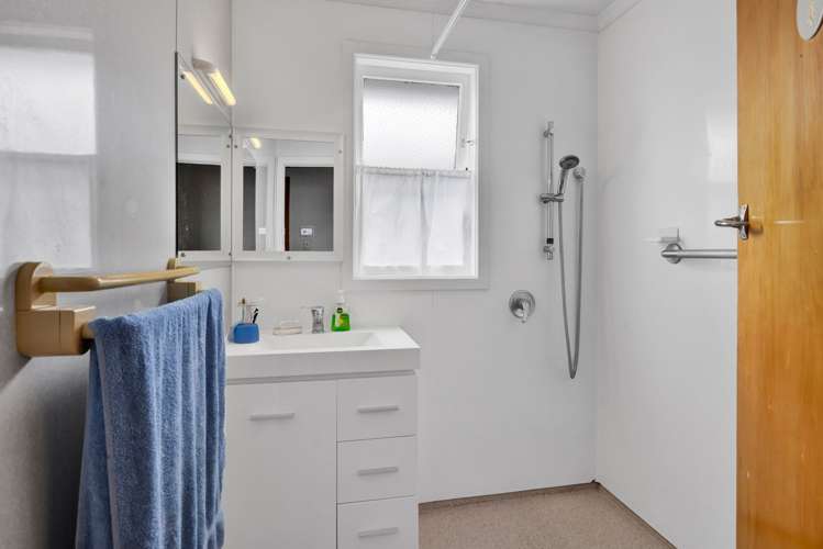 63 Longfellow Road Opunake_13