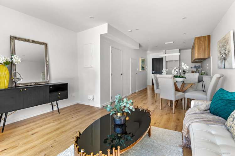 2/24 Carnoustie Drive Wattle Downs_1