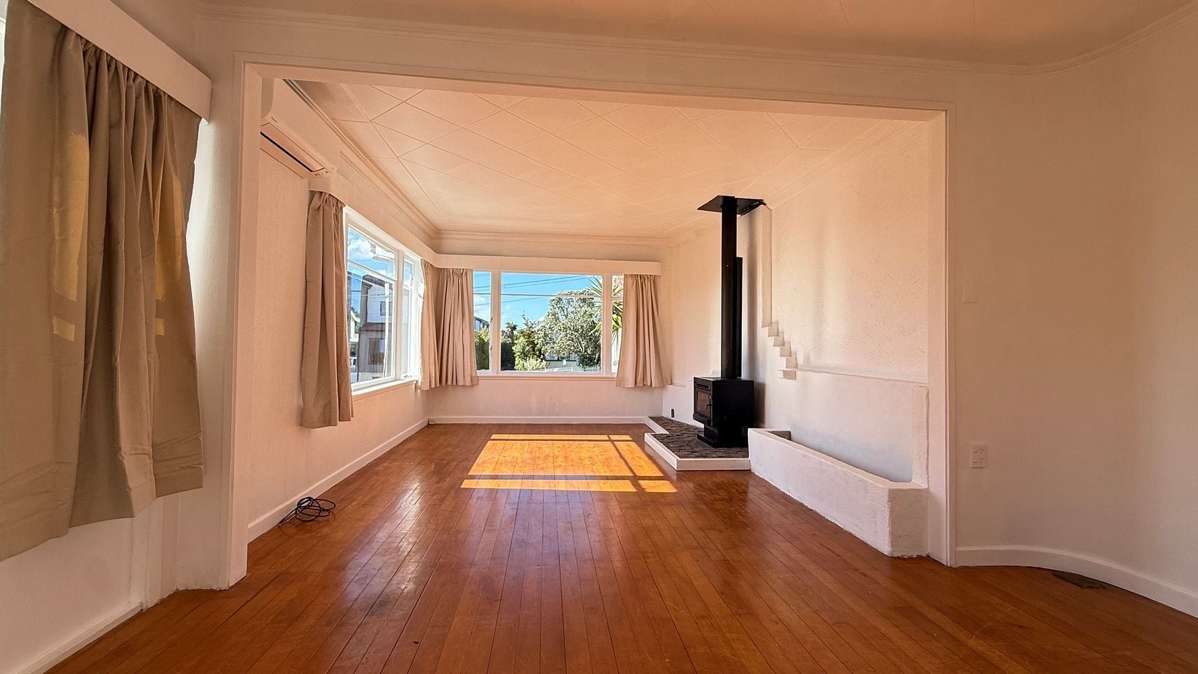 Sunny cozy fully fenced house with a big rumpus 4