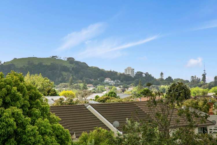 2a/1c Queen Mary Avenue Epsom_3