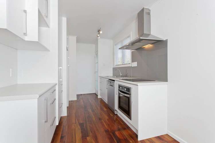 22 Kirrie Avenue Te Atatu South_5