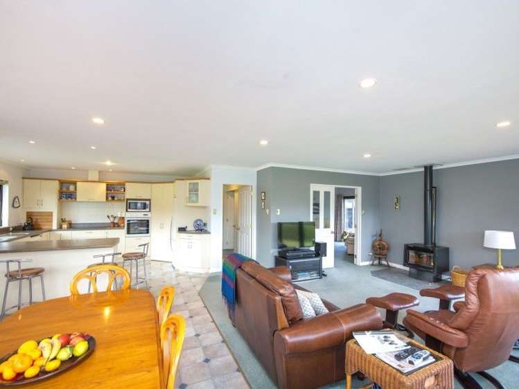 99 Spur Road West Feilding_5