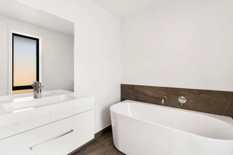 77 Magnum Drive Cromwell_14