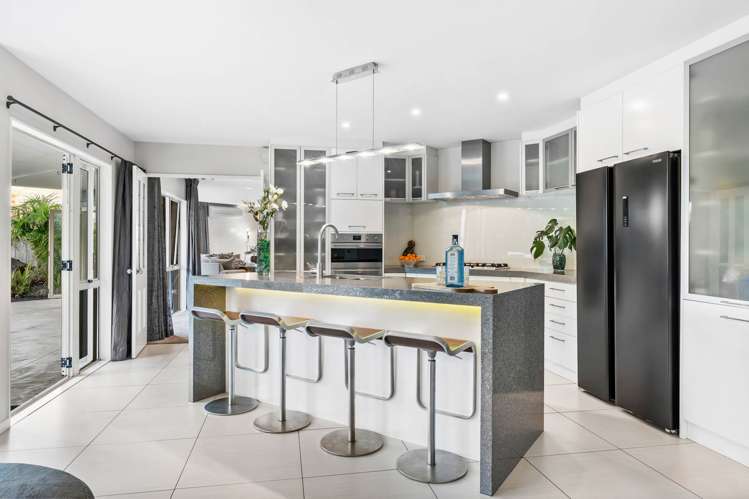 16 Windfall Grove Greenhithe_9