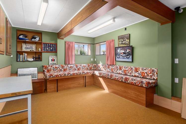 127 Easther Crescent Kew_17