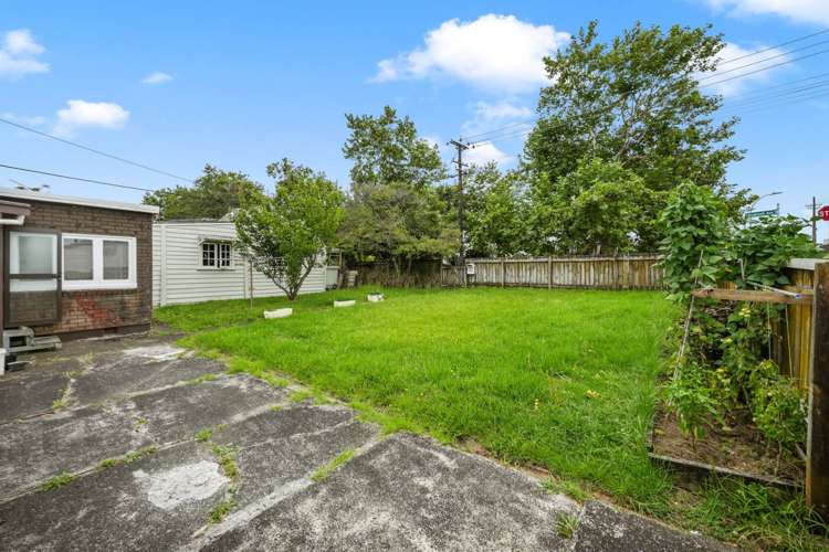 27 Seabrook Avenue New Lynn_12