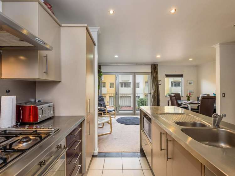 54/305 Evans Bay Parade Hataitai_1