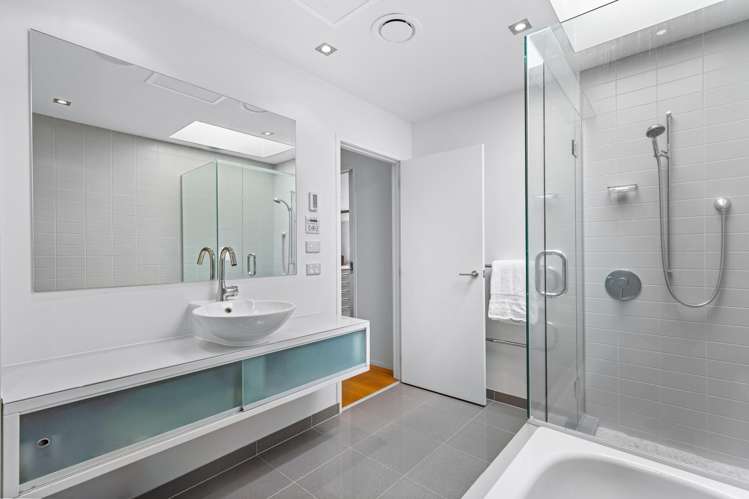 9/16 Beach Front Lane Browns Bay_22