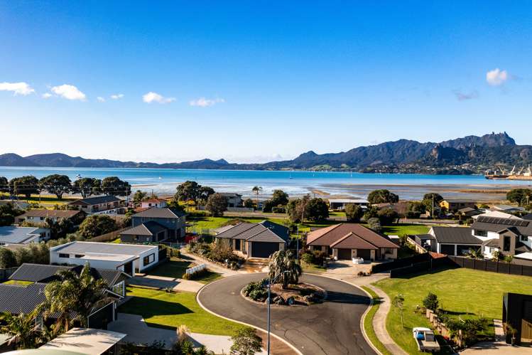 19 Finch Street One Tree Point_19