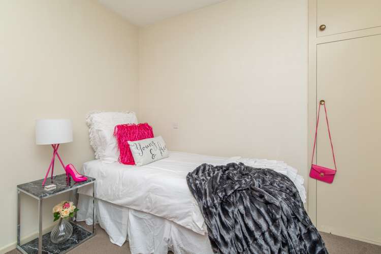 2/4 Quinton Place Bishopdale_12