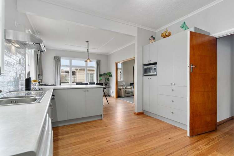 204 High Street South Carterton_2