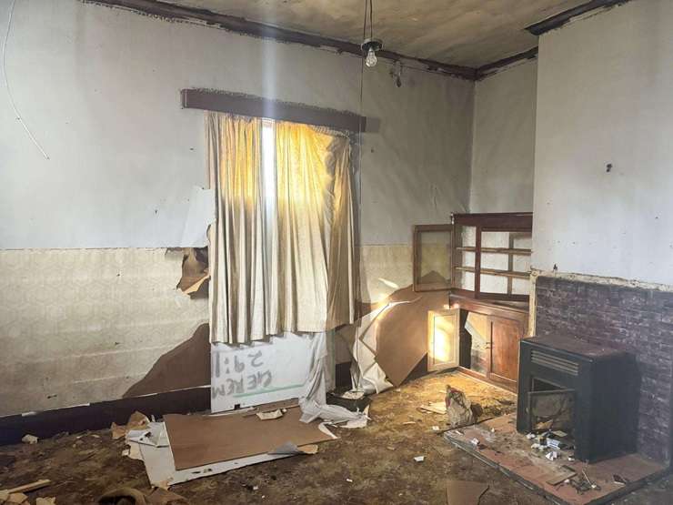 A four-bedroom 1920s villa at 126 O'Hara Street, in Invercargill, has been empty for over a year. Photo / Supplied