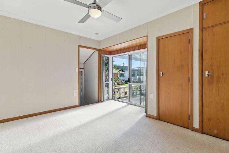 229 Shakespeare Street 11373_16
