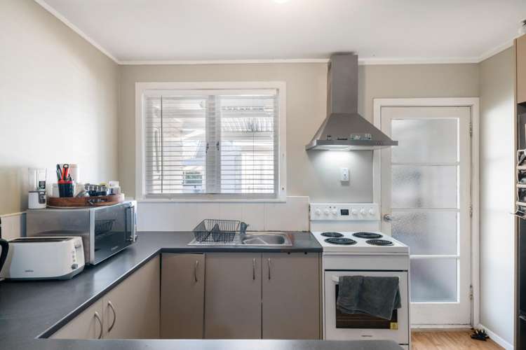 42 Cobham Crescent Kelston_7