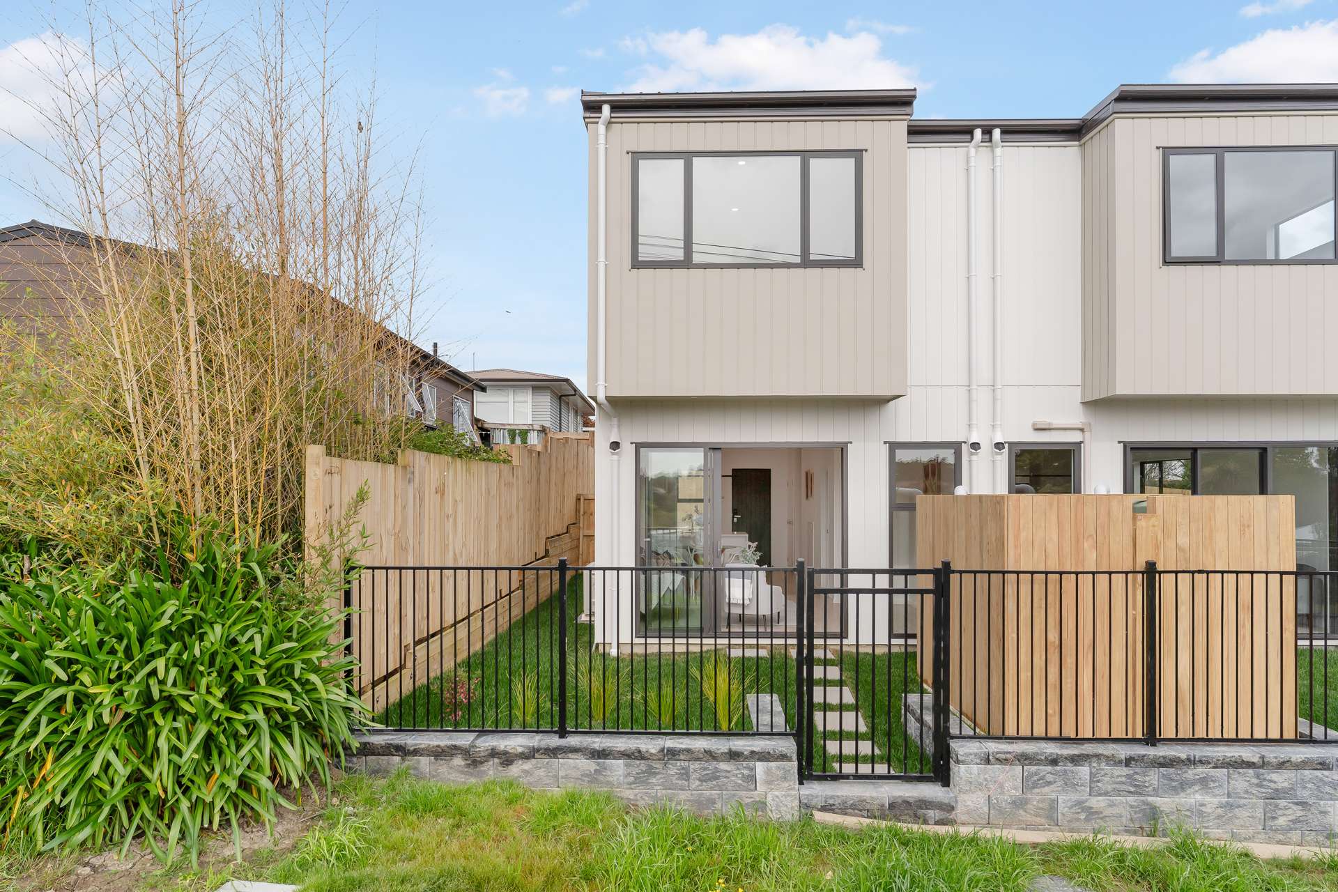 2/25 Abbotleigh Avenue Te Atatu Peninsula_0