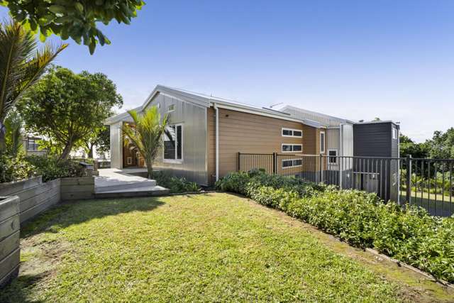 Contemporary Coastal Showstopper