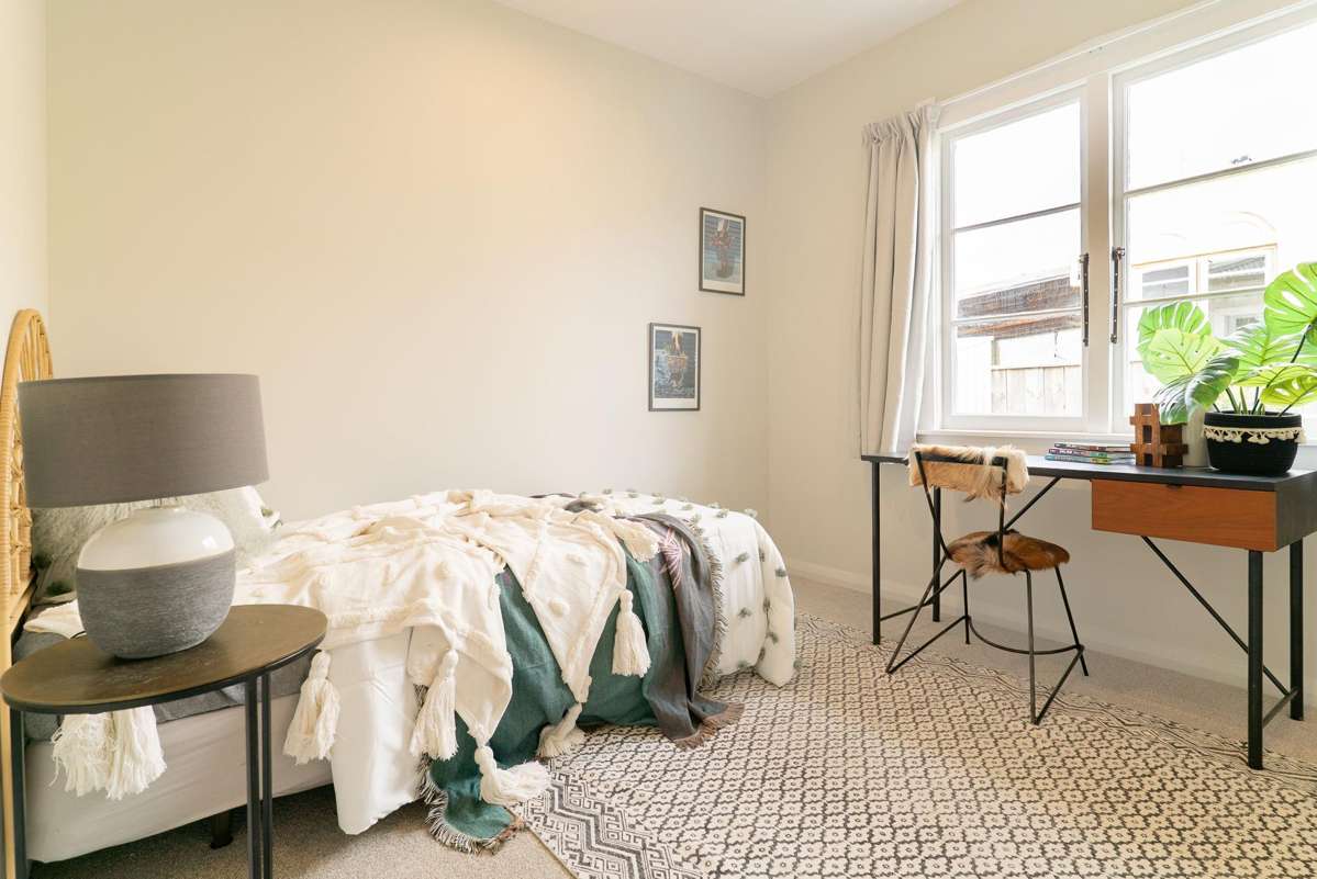 927 Nelson Street North_5