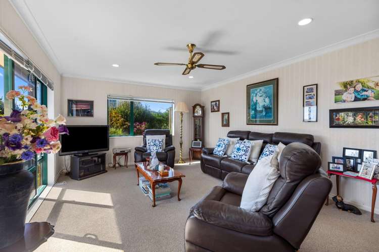 17 Village Park Drive Welcome Bay_11