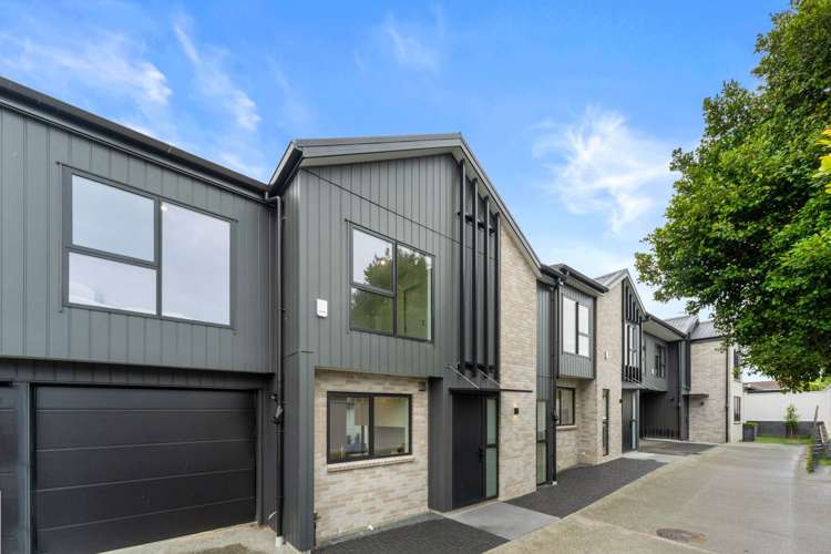 2C Coronation Street Belmont_1