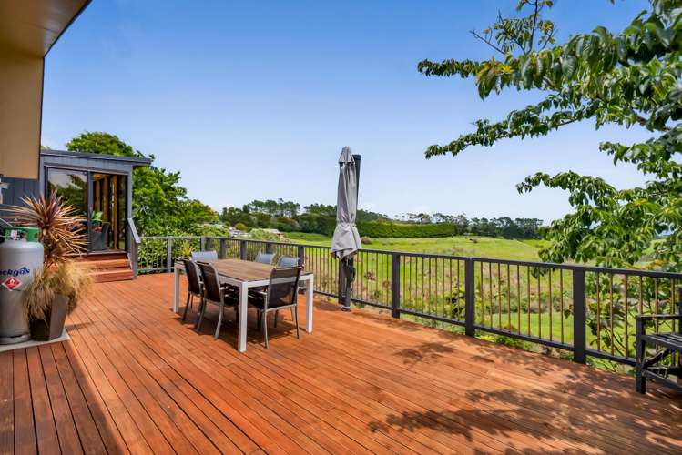 2 Waireka Road East Omata_23