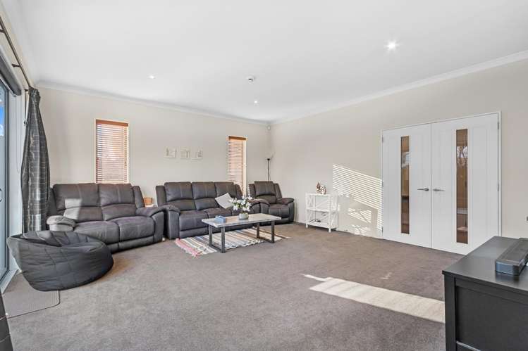 8 Longspur Avenue_3