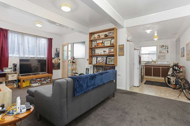 21 Queen Mary Avenue New Lynn_10