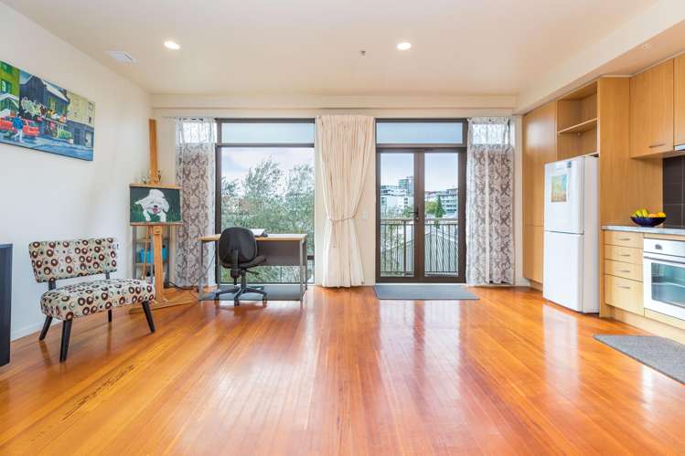 2J/5 Charlotte Street_0