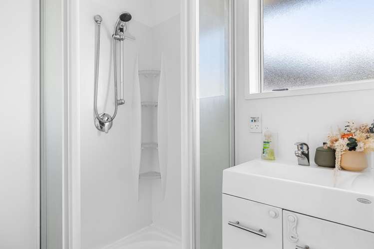 2/3 Quinton Place Bishopdale_10