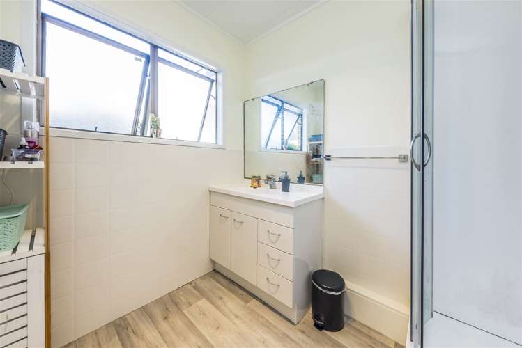 2/1 Peguero Place Totara Heights_12