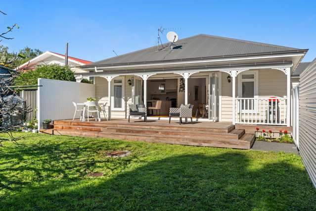 Heritage Villa & 1-bed Cottage - Versatile Living