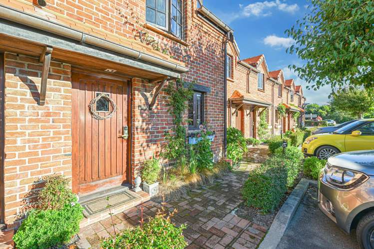 4/6 Quiet Woman Way_0