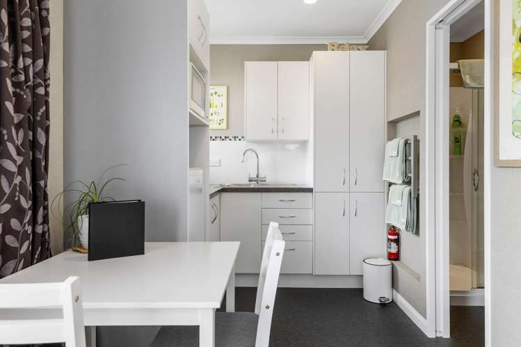 6 Heathcote Street Central_17