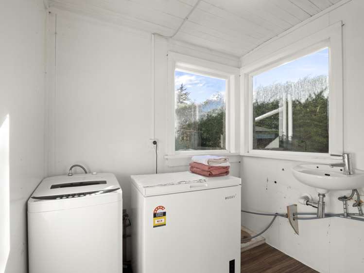 3 Peace Street Taieri Mouth_11