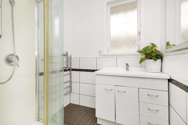 38 Parkway Wainuiomata_14